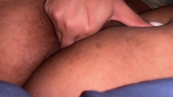 NOVINHA BATENDO SIRIRICA E GOZANDO